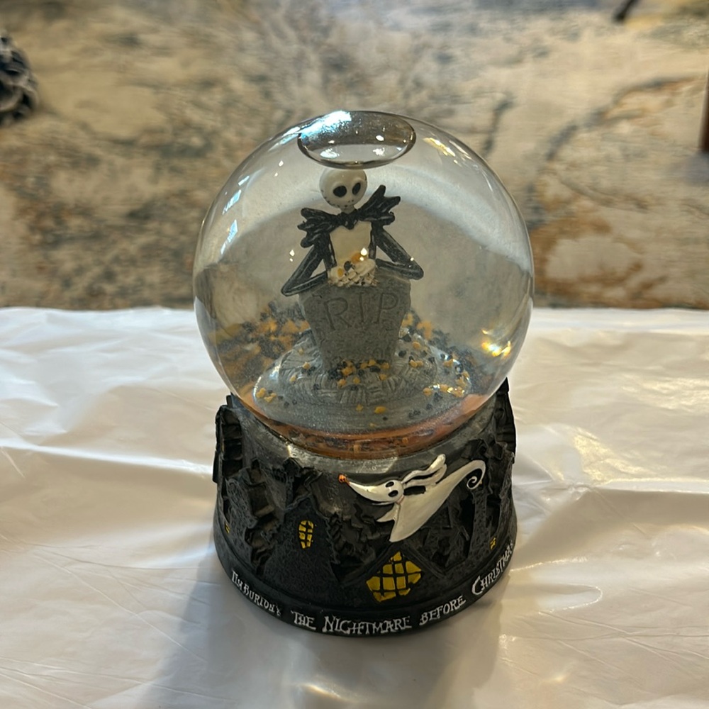 Disney jack skelton The Night before Christmas by Tim Burton  5 1/2” music box